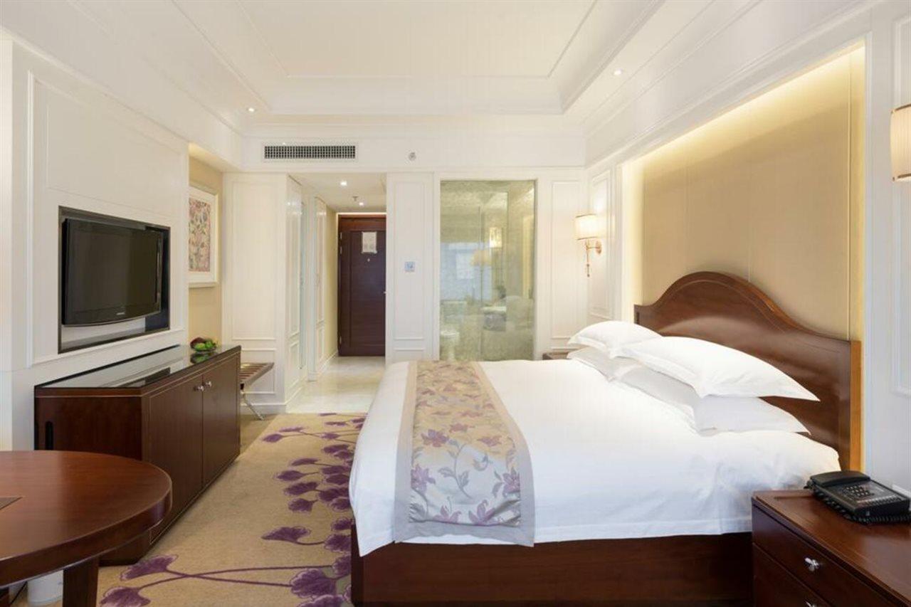 New Era Hotel Kunming Exterior photo
