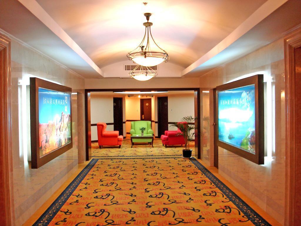New Era Hotel Kunming Exterior photo